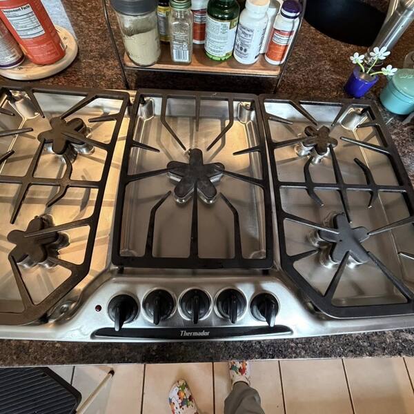 Thermador gas stovetop after a deep clean